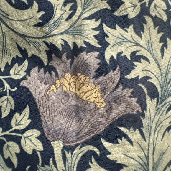 Tuckernuck HYACINTH HOUSE Multi Blue Leafy
Floral Thea Blouse Size L - Picture 3 of 6